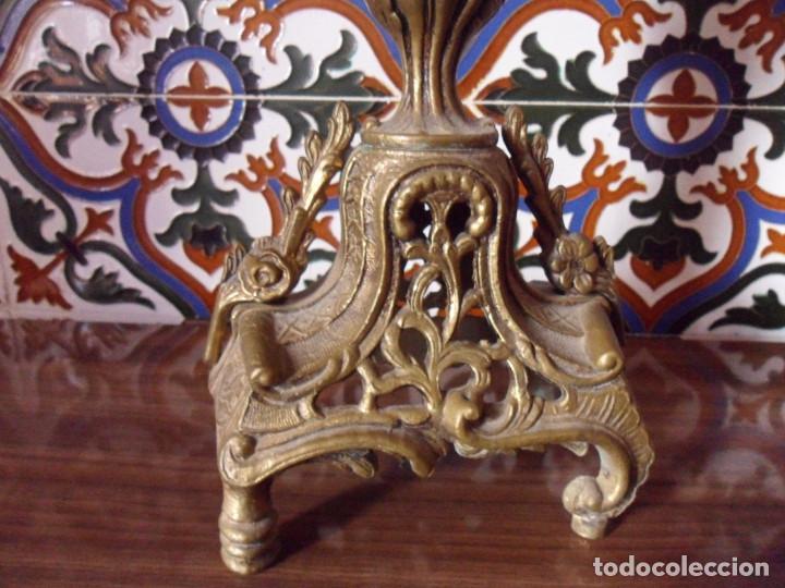 Antig&uuml;edades: par de candelabros de cuatro brazos de bronce - Foto 2