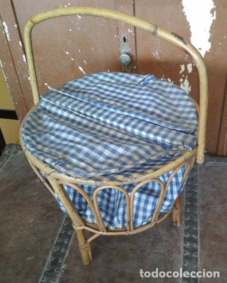 Antig&uuml;edades: COSTURERO ANTIGUO DE MIMBRE CON PATAS - Foto 1