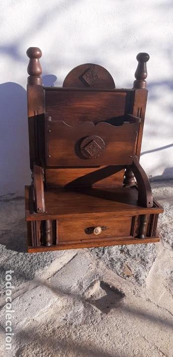 Antig&uuml;edades: Revisteros de madera - Foto 3