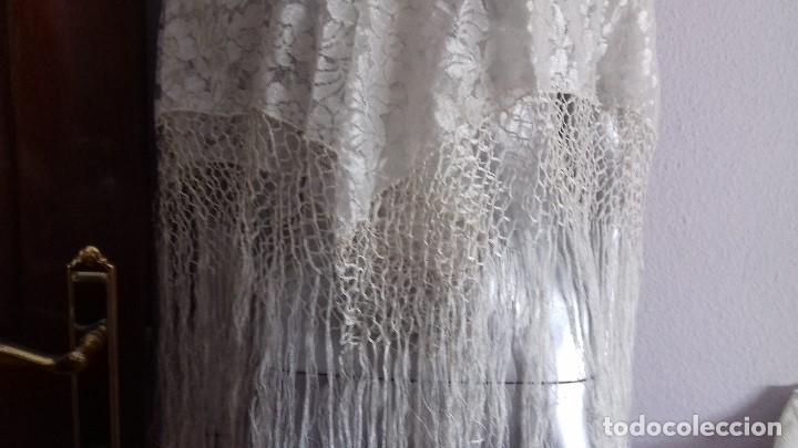 Antig&uuml;edades: ANTIGUO MNTON DE ENCAJE BLANCO ROTO CON FLECOS. - Foto 3