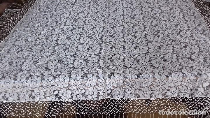 Antig&uuml;edades: ANTIGUO MNTON DE ENCAJE BLANCO ROTO CON FLECOS. - Foto 7