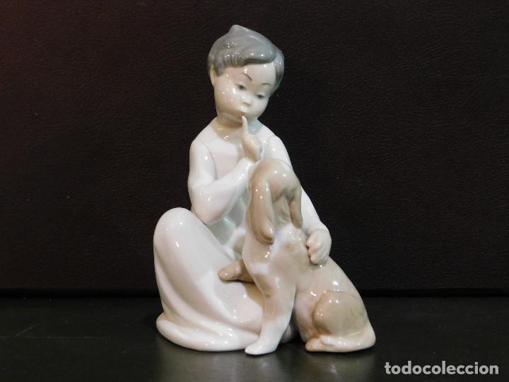 Antig&uuml;edades: PROMOCION LLADRO NI&Ntilde;O PERRITO 20 CMS - Foto 1