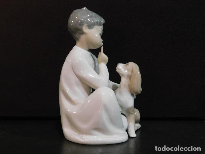 Antig&uuml;edades: PROMOCION LLADRO NI&Ntilde;O PERRITO 20 CMS - Foto 2