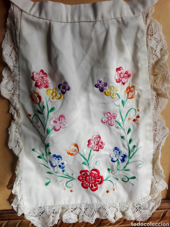 Antig&uuml;edades: Antiguo delantal bordado flores regional para ni&ntilde;a realizaci&oacute;n made in Spain Murcia, etiqueta justa