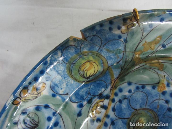 Antig&uuml;edades: gran plato de manises con guitarra - Foto 3
