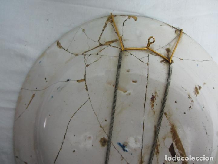 Antig&uuml;edades: gran plato de manises con guitarra - Foto 5