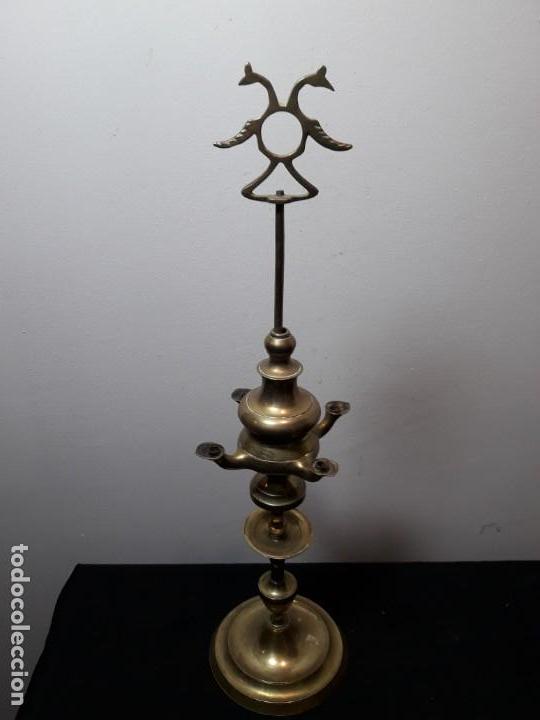 Antig&uuml;edades: Velon isabelino de lat&oacute;n - Foto 1