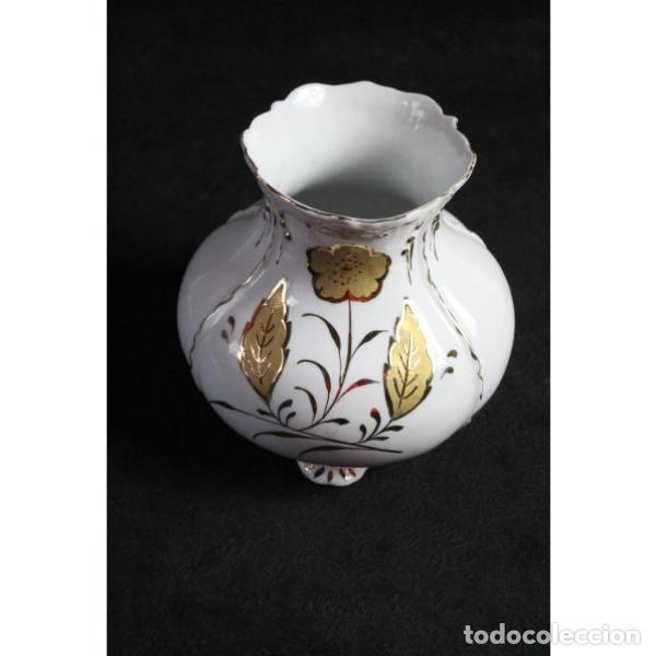 Antig&uuml;edades: Antiguo jarr&oacute;n de porcelana - Foto 1