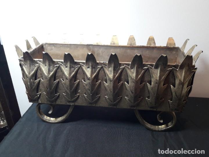 Antig&uuml;edades: Jardinera vintage hierro - Foto 1