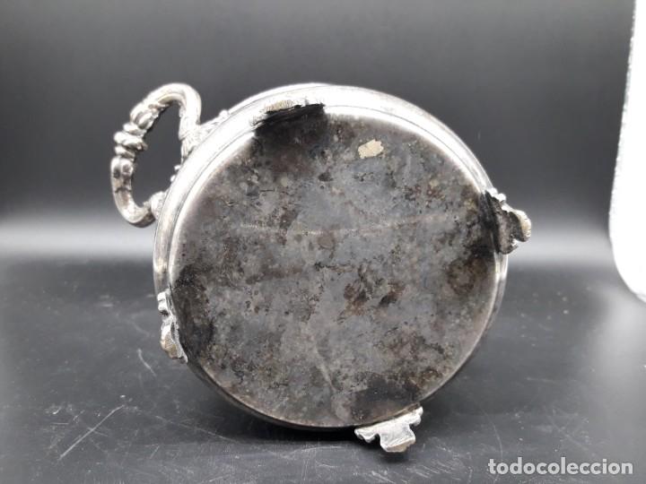 Antig&uuml;edades: Florero de metal plateado - Foto 3