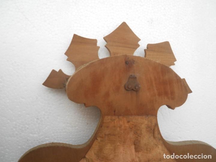 Antig&uuml;edades: Benditera sobre madera - Foto 5