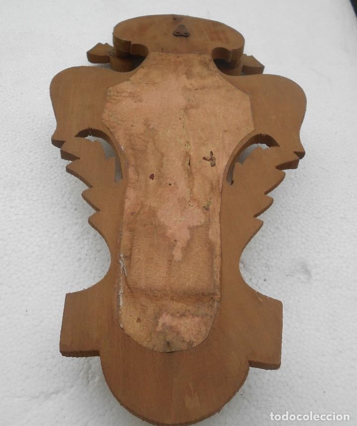 Antig&uuml;edades: Benditera sobre madera - Foto 6