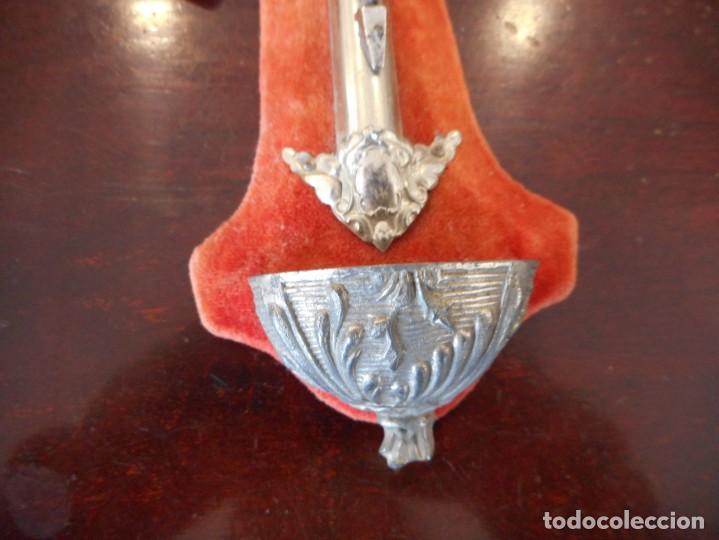 Antig&uuml;edades: Benditera sobre base de terciopelo - Foto 3