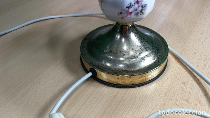 Antig&uuml;edades: LAMPARA DE MESA METAL Y VIDRIO - Foto 33