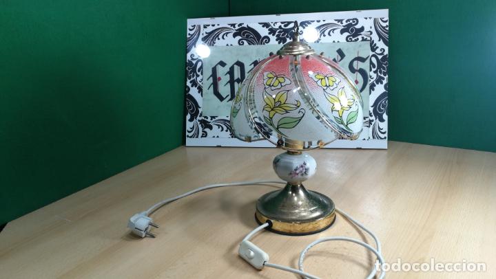 Antig&uuml;edades: LAMPARA DE MESA METAL Y VIDRIO - Foto 34