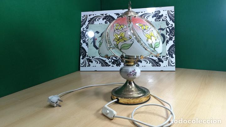 Antig&uuml;edades: LAMPARA DE MESA METAL Y VIDRIO - Foto 35