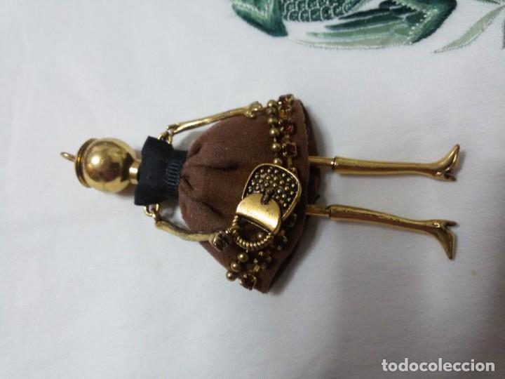 Antig&uuml;edades: COLGANTE MU&Ntilde;ECA ARTICULADA - Foto 3