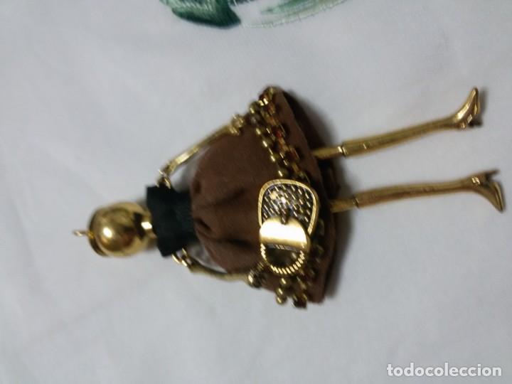 Antig&uuml;edades: COLGANTE MU&Ntilde;ECA ARTICULADA - Foto 4