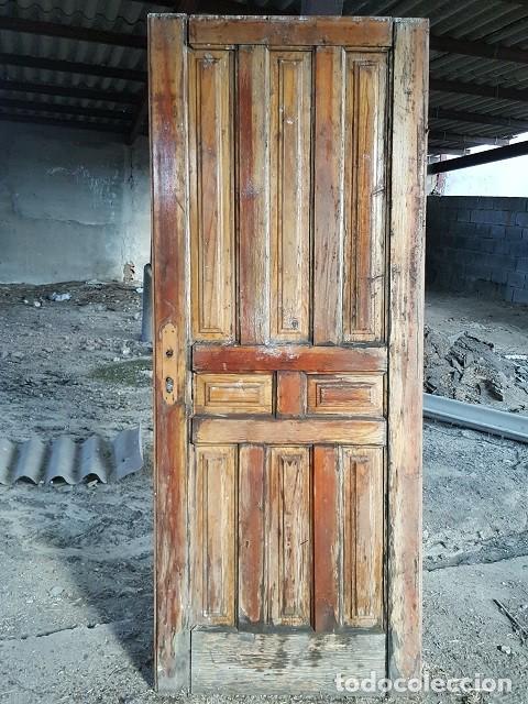 Antig&uuml;edades: Puerta de interior de cuarterones. Para restaurar. - Foto 1
