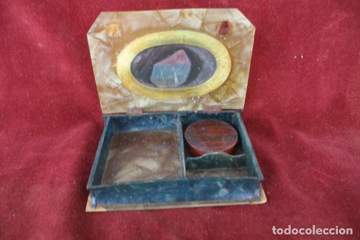 Antig&uuml;edades: ANTIGUO NECESER EN FORMA DE LIBRO, EN CELULOIDE, CON ESPEJO. - Foto 4