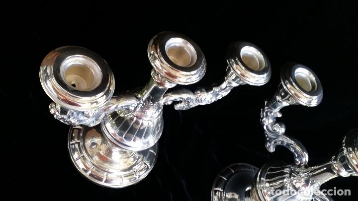 Antig&uuml;edades: 2 candelabros lacados en plata - Foto 2