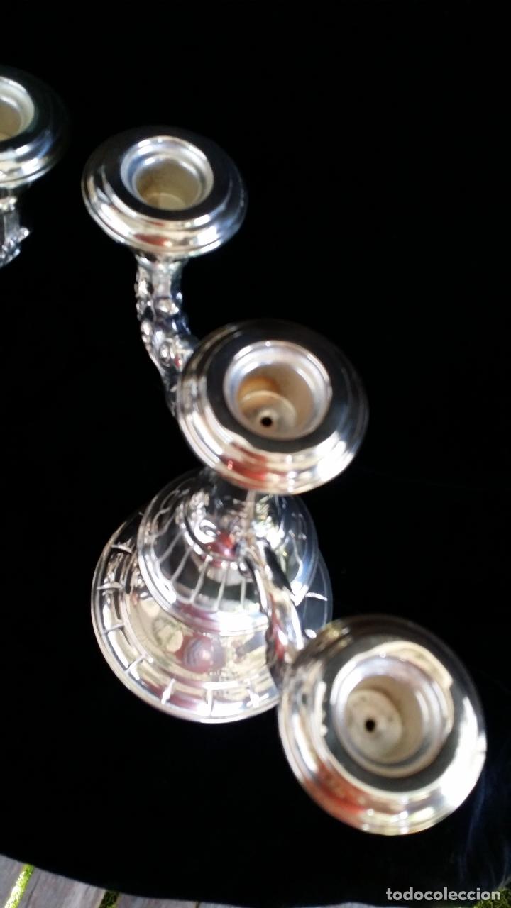 Antig&uuml;edades: 2 candelabros lacados en plata - Foto 3