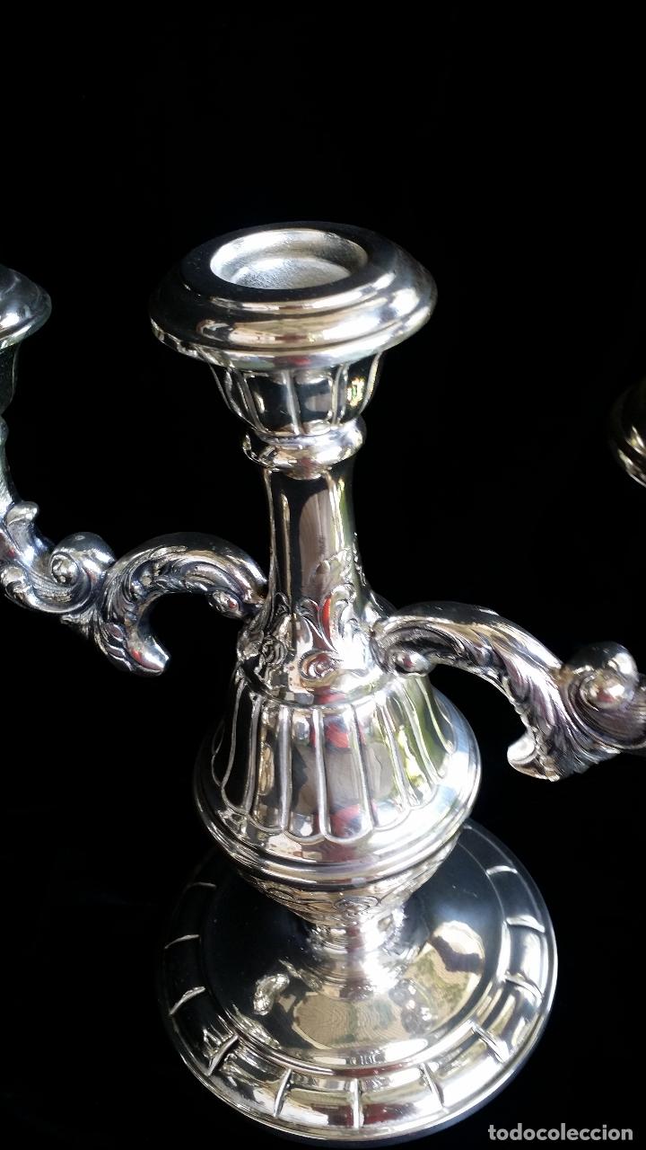 Antig&uuml;edades: 2 candelabros lacados en plata - Foto 4
