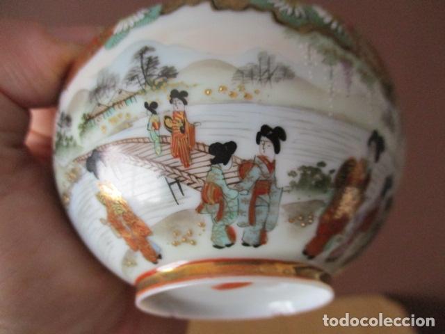 Antigüedades: Taza y plato en porcelana JAPONESA, PINTADO A MANO con sello en la base. - Foto 9 - 152494110