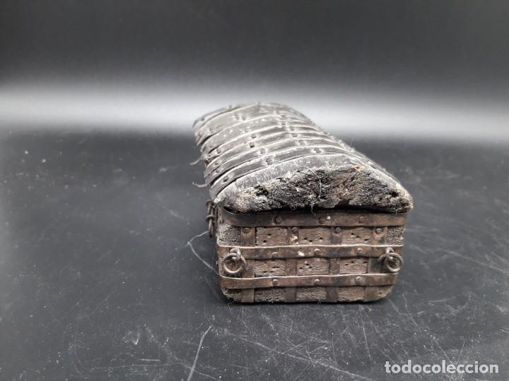 Antig&uuml;edades: Caja de estilo romanico - Foto 3