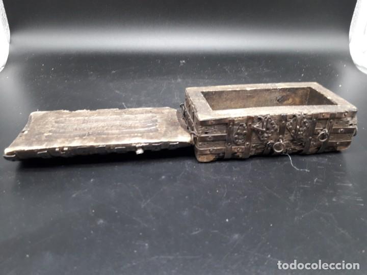 Antig&uuml;edades: Caja de estilo romanico - Foto 6