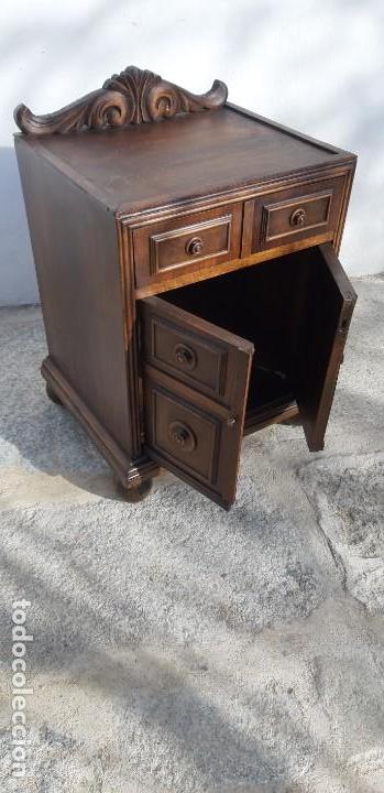 Antig&uuml;edades: Antig&uuml;a mesilla de madera - Foto 3
