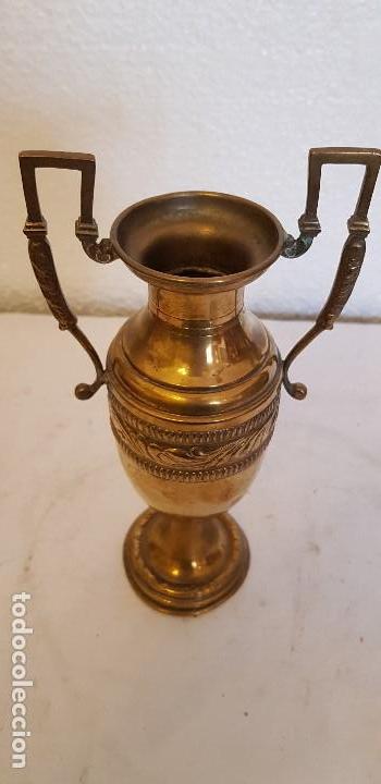 Antig&uuml;edades: JARRON DE LATON 26 CM - Foto 3