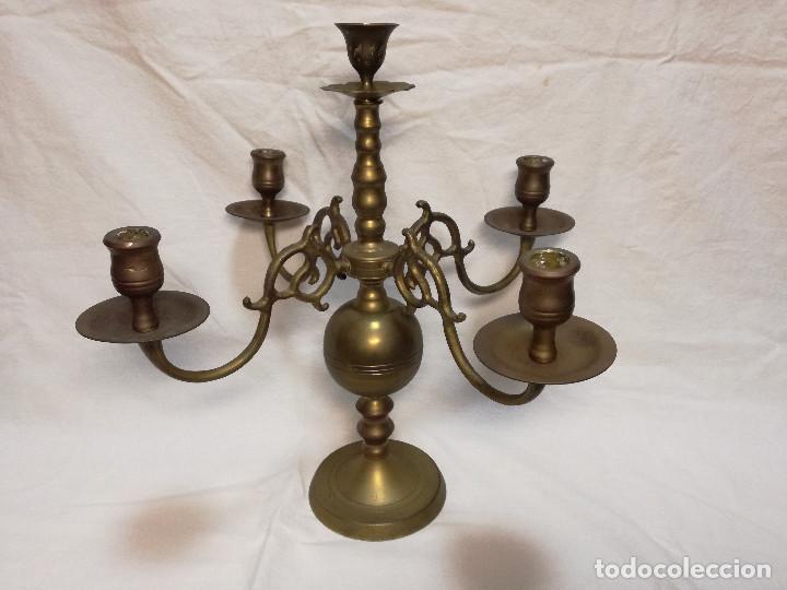Antig&uuml;edades: ANTIGUO CANDELABRO PORTAVELAS DE BRONCE - Foto 1