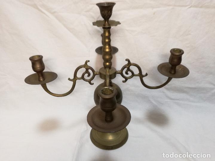 Antig&uuml;edades: ANTIGUO CANDELABRO PORTAVELAS DE BRONCE - Foto 2