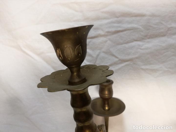 Antig&uuml;edades: ANTIGUO CANDELABRO PORTAVELAS DE BRONCE - Foto 9