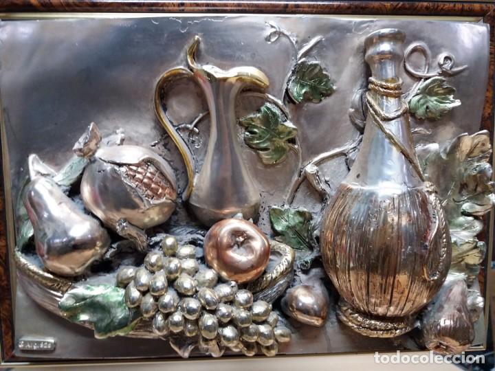 Antig&uuml;edades: CUADRO BODEG&Oacute;N RELIEVE BA&Ntilde;ADO PLATA - Foto 1