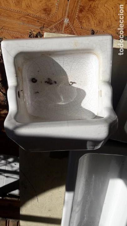 Antiguidades: Portarrollos jabonera loza porcelana ceramica.