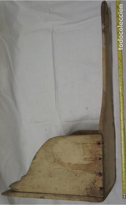 Antig&uuml;edades: Antiguo recogedor o pala de madera - Foto 3