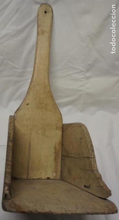 Antig&uuml;edades: Antiguo recogedor o pala de madera - Foto 7