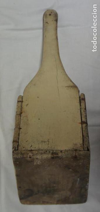 Antig&uuml;edades: Antiguo recogedor o pala de madera - Foto 10