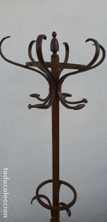 Antig&uuml;edades: Antig&uuml;o perchero de madera - Foto 4