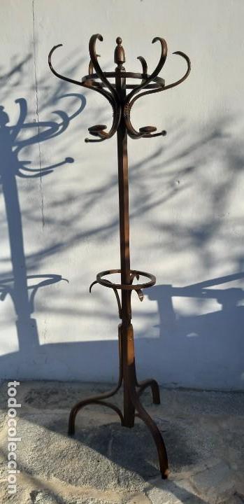 Antig&uuml;edades: Antig&uuml;o perchero de madera - Foto 1