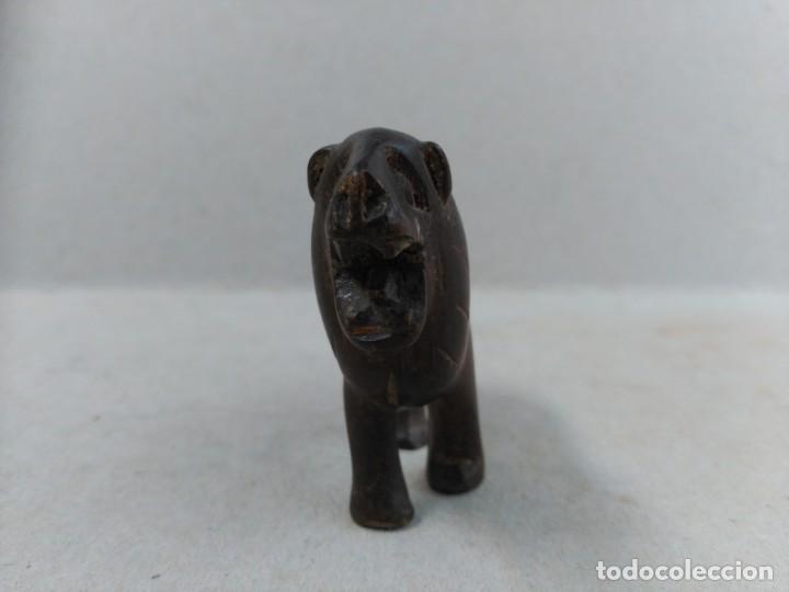 Antig&uuml;edades: FIGURA DE LEON TALLADA EN MADERA NOBLE - Foto 3