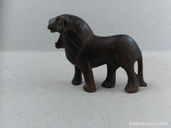 Antig&uuml;edades: FIGURA DE LEON TALLADA EN MADERA NOBLE - Foto 5