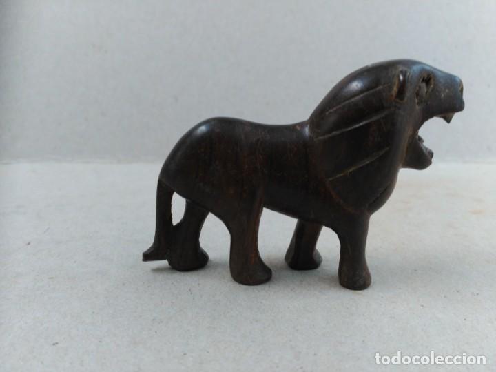 Antig&uuml;edades: FIGURA DE LEON TALLADA EN MADERA NOBLE - Foto 6