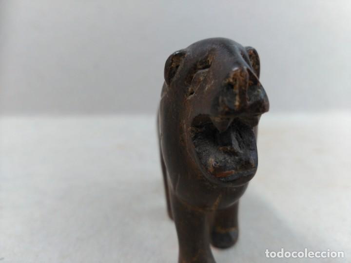 Antig&uuml;edades: FIGURA DE LEON TALLADA EN MADERA NOBLE - Foto 7