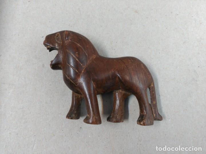 Antig&uuml;edades: FIGURA DE LEON TALLADA EN MADERA NOBLE - Foto 9