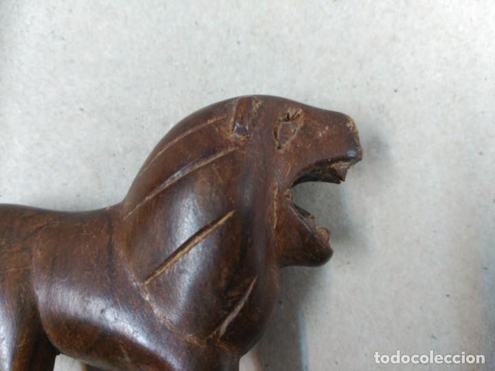Antig&uuml;edades: FIGURA DE LEON TALLADA EN MADERA NOBLE - Foto 13