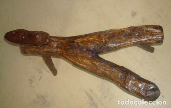 Antig&uuml;edades: Banco rustico antiguo de zapatero - Foto 2