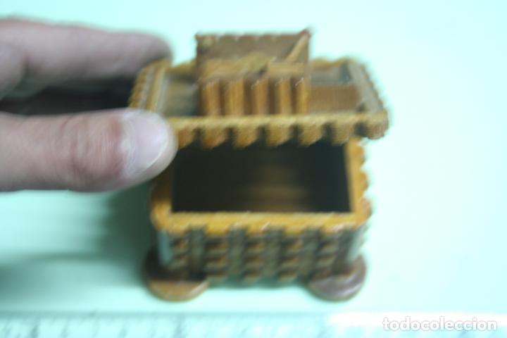 Antig&uuml;edades: CURIOSA CAJA DE MADERA - Foto 3